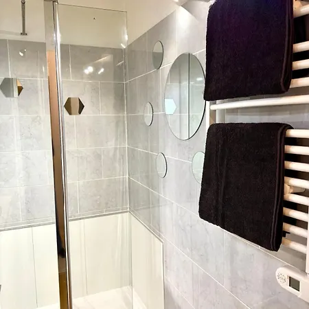 2 Pièces Et Son Jardin Antibes