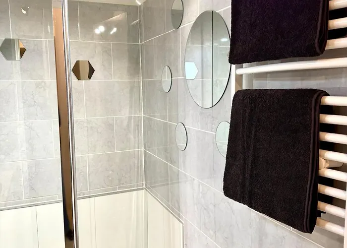 2 Pièces Et Son Jardin Antibes